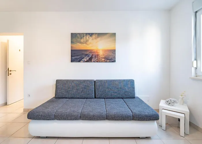 Stunning In Apartman Biograd na Moru