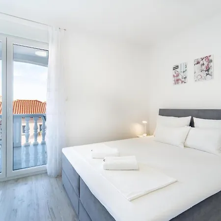 1 Bedroom Beautiful In *