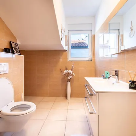 Apartment 1 Bedroom Beautiful In *